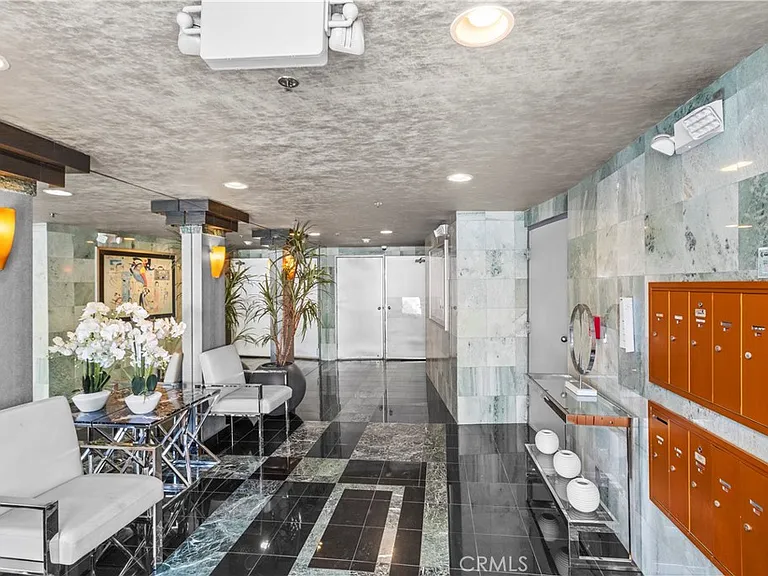 10336 Wilshire Blvd #703 — Photo 3