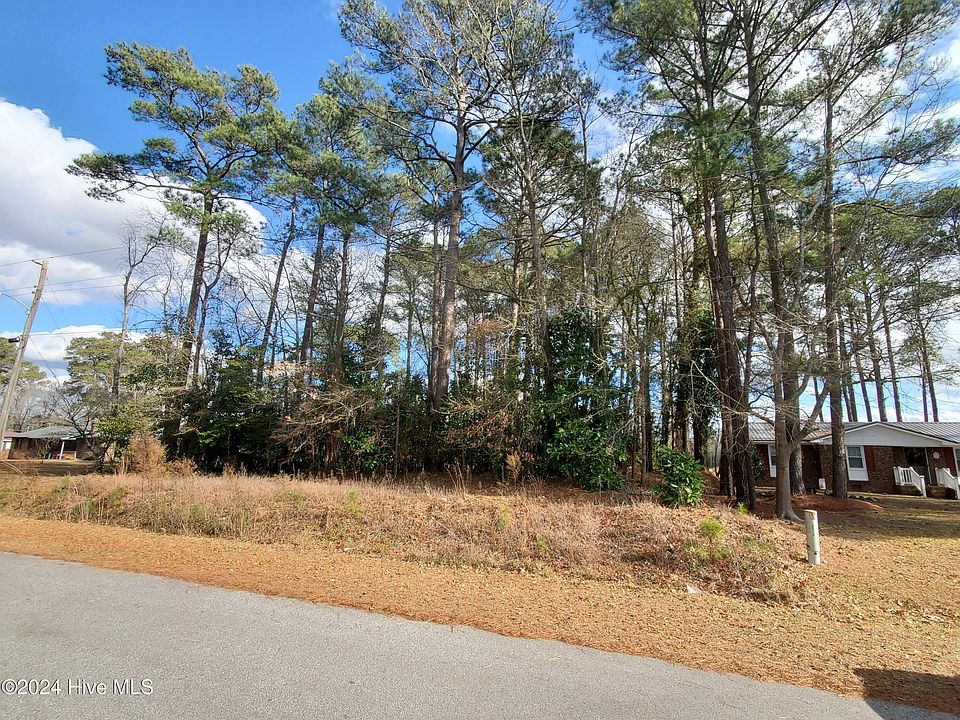 2nd image of 208 Circle Drive