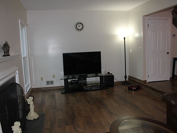 Open floor in living room