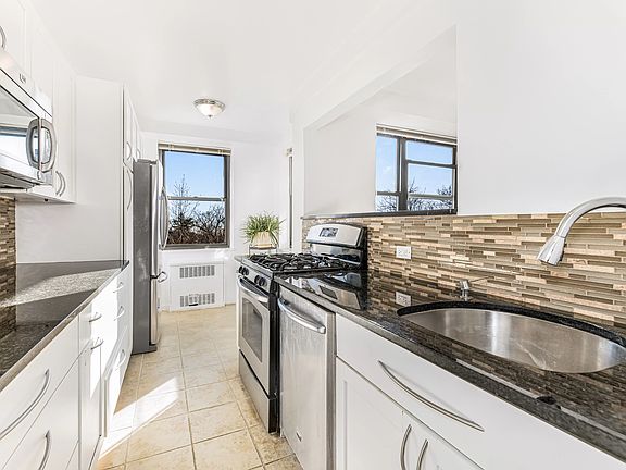 2nd image of 3103 Fairfield Ave APT 7E
