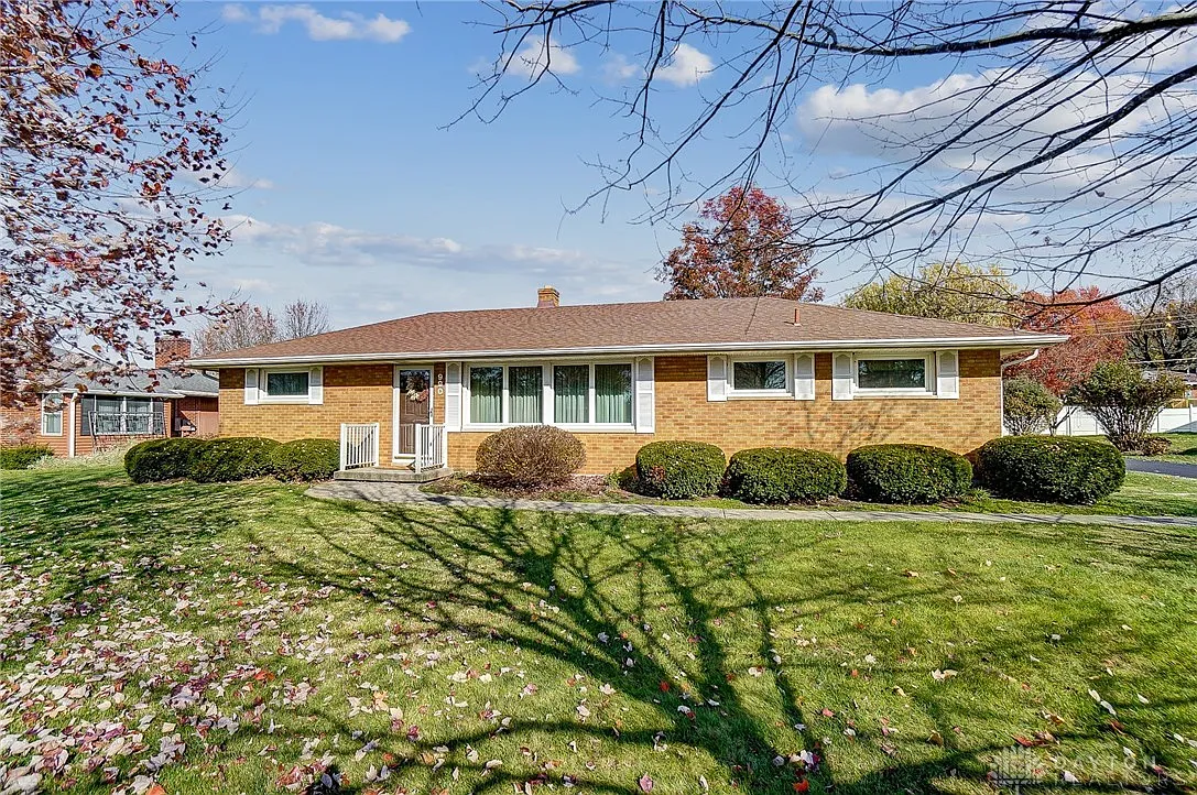 990 Whitestone Rd photo 1