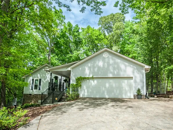 1303 S Arrowhead Dr, Westminster, SC 29693