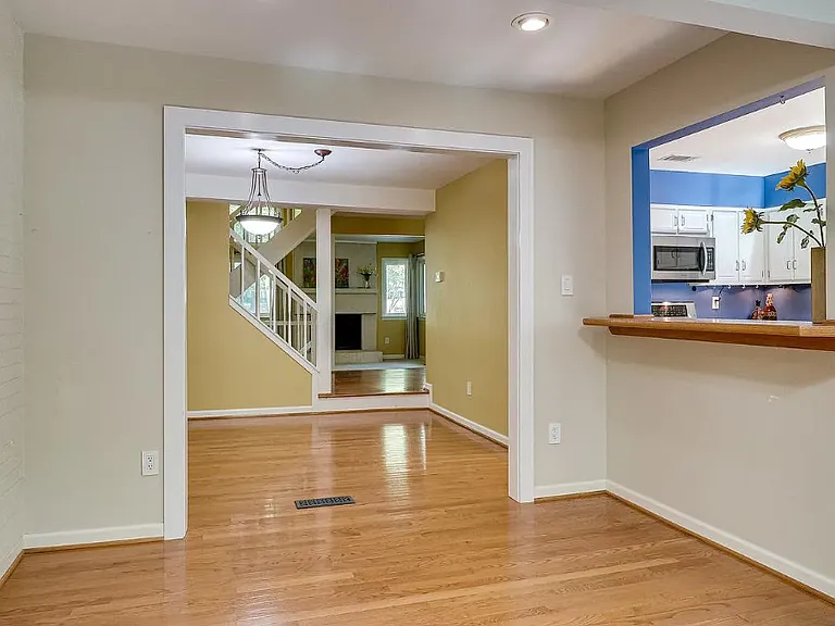 2210 Glencourse Ln — Photo 7