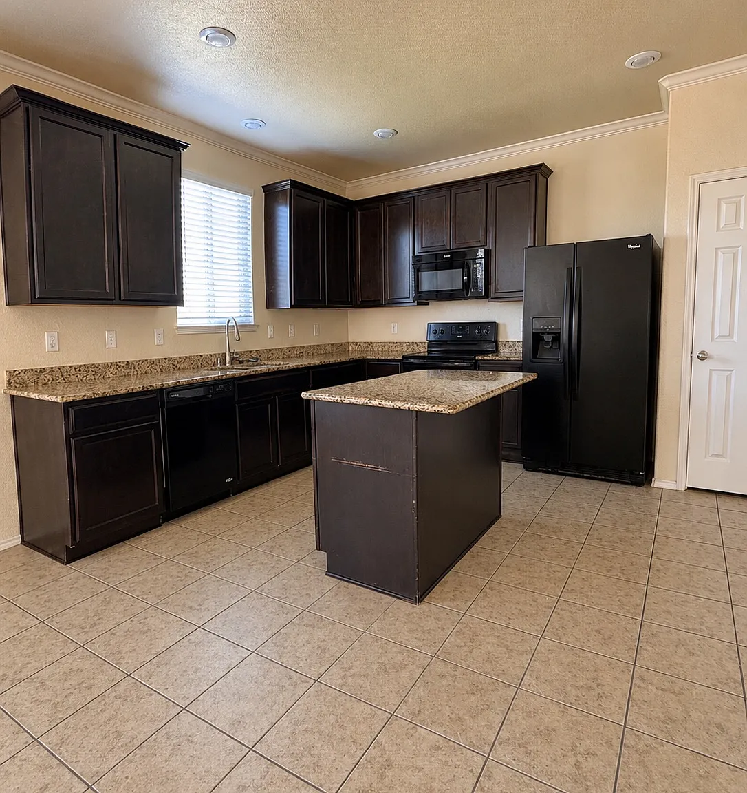 3 bed, 1977 sqft, $2,250 — Photo 4