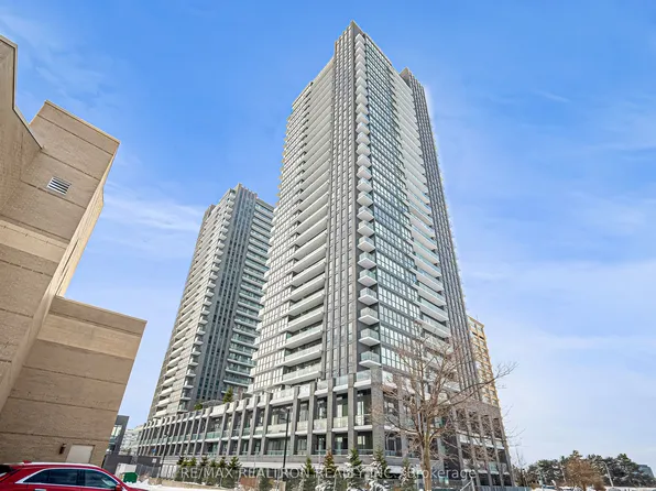 6 Sonic Way #902, Toronto, ON M3C 0P1