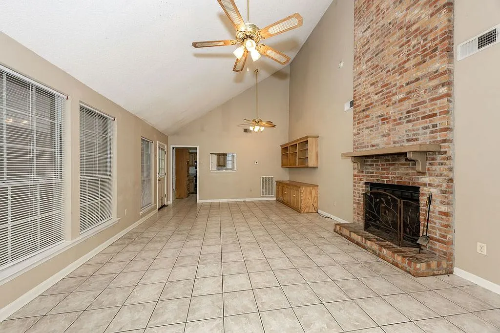 3 bed, 1888 sqft, $1,800 — Photo 3