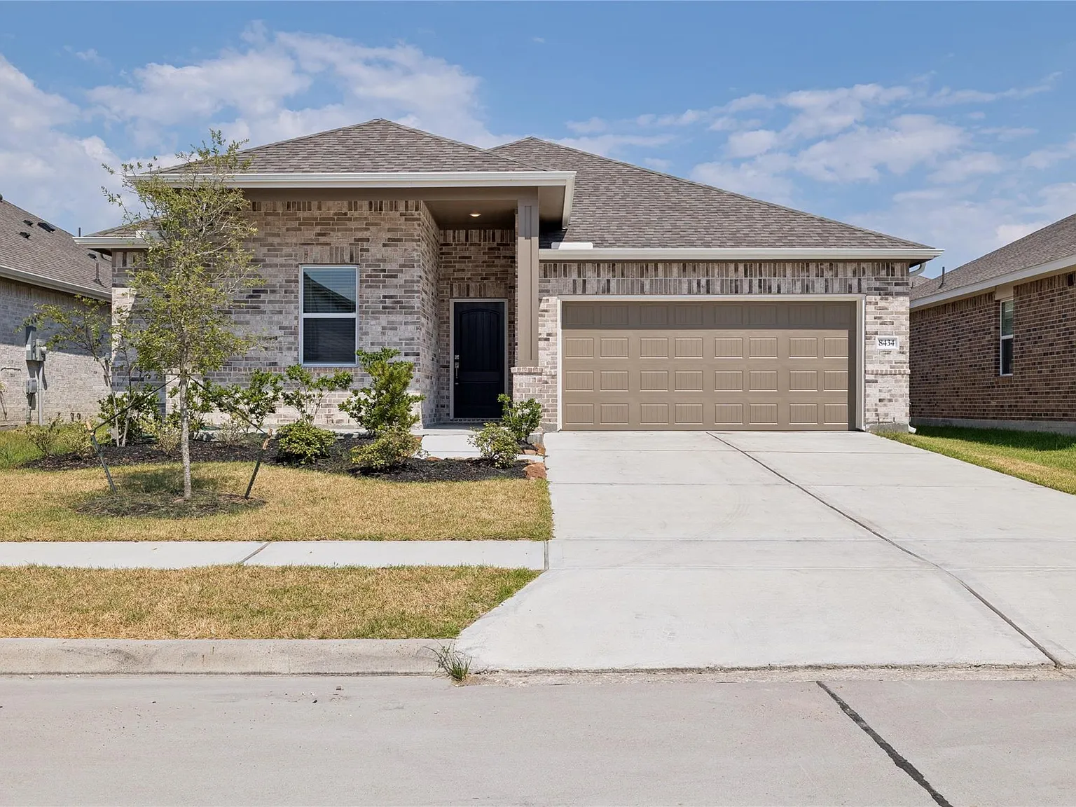4 bed, 2.0 bath, 1827 sqft, $2,499 — Photo 2