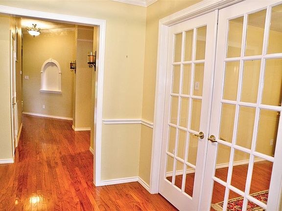 2nd image of 509 Meadow Run Dr