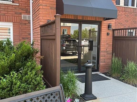 2nd image of 300 Spillsbury Dr #303