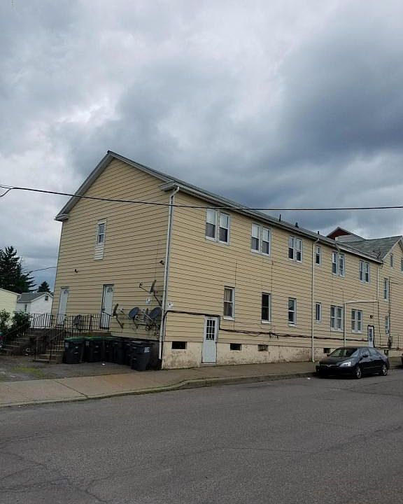 2nd image of 2 E Clay Ave