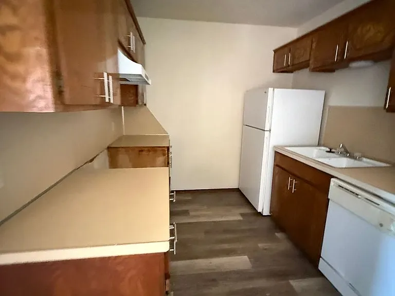 Fox Valley Apartments — Photo 14