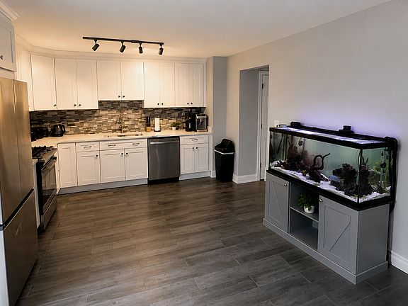 2nd image of 652 Childs St APT D