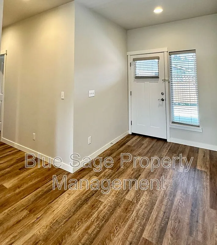 3 bed, 2.0 bath, 1677 sqft, $2,650 — Photo 4