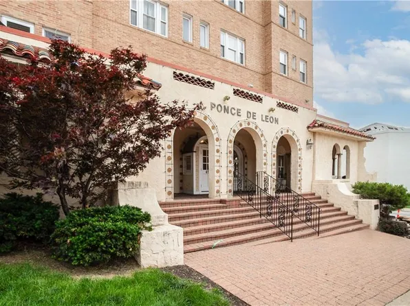4555 Main St APT 302, Kansas City, MO 64111