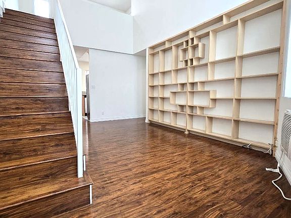 4th image of 508 S Barrington Ave APT 8