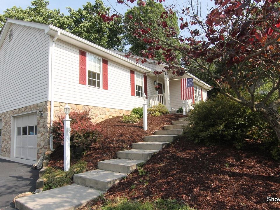 For Sale: 3410 Glen Rock LN, Roanoke, Virginia 24014