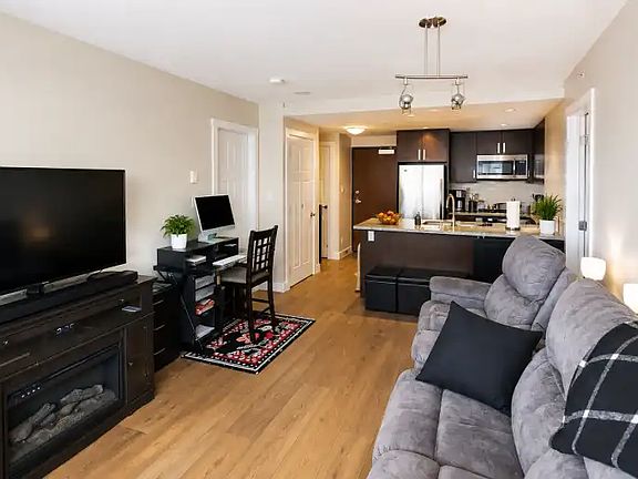 3rd image of 2978 Glen Dr #1A