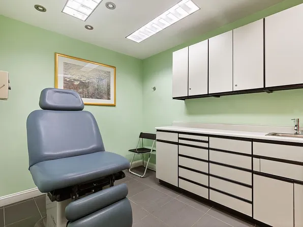 210 E 47th St #1BP, New York, NY 10017