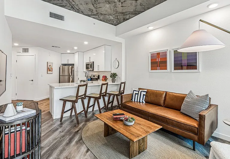 Link Apartments Four12 — Photo 5