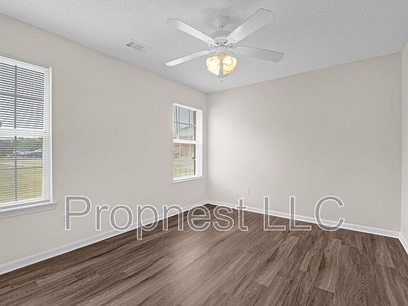 5th image of 804 Barrington Woods Cv