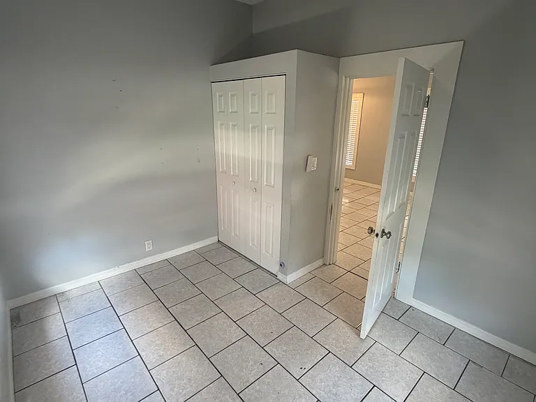 2317 W Chestnut St — Photo 8