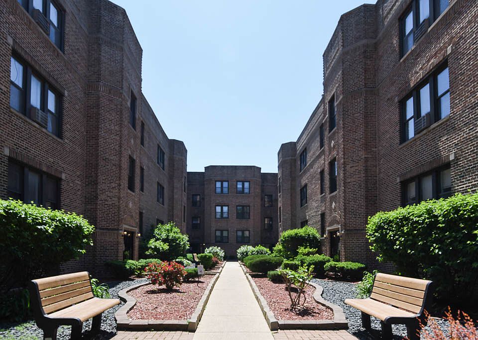 1st image of 3720.5 N Pine Grove Ave Unit E5