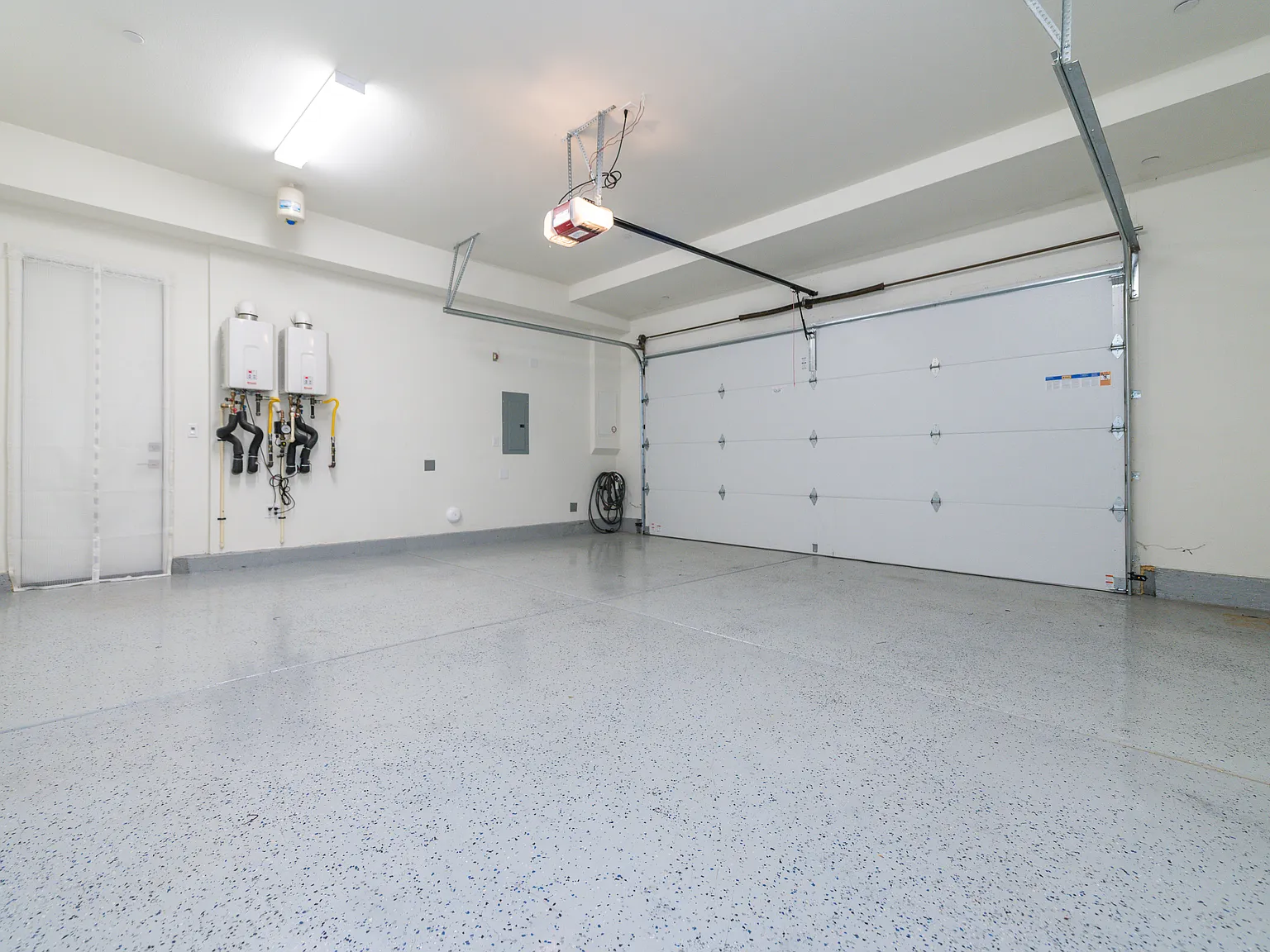 6 bed, 4349 sqft, $11,000 — Photo 3