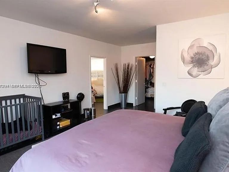 90 SW 3rd St #Townhouse 301 — Photo 9