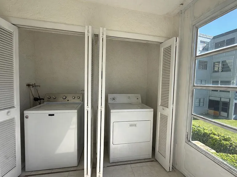 9440 SW 8th St #208 — Photo 26