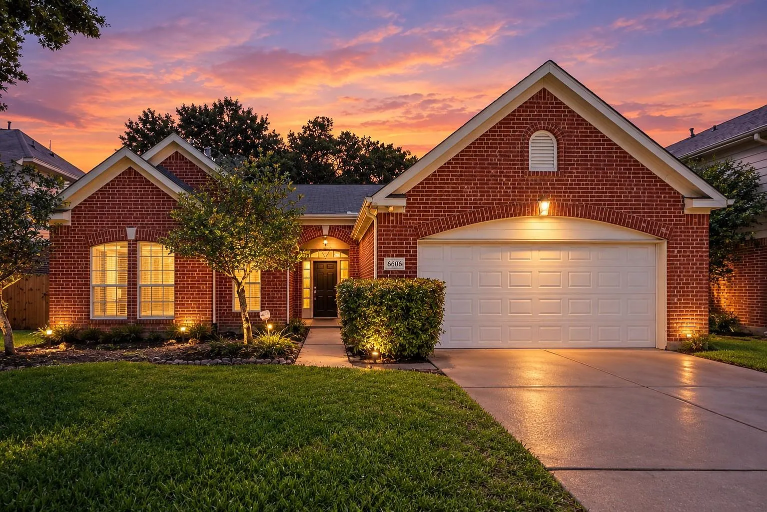 4 bed, 2.5 bath, 2162 sqft, $2,349 — Photo 1