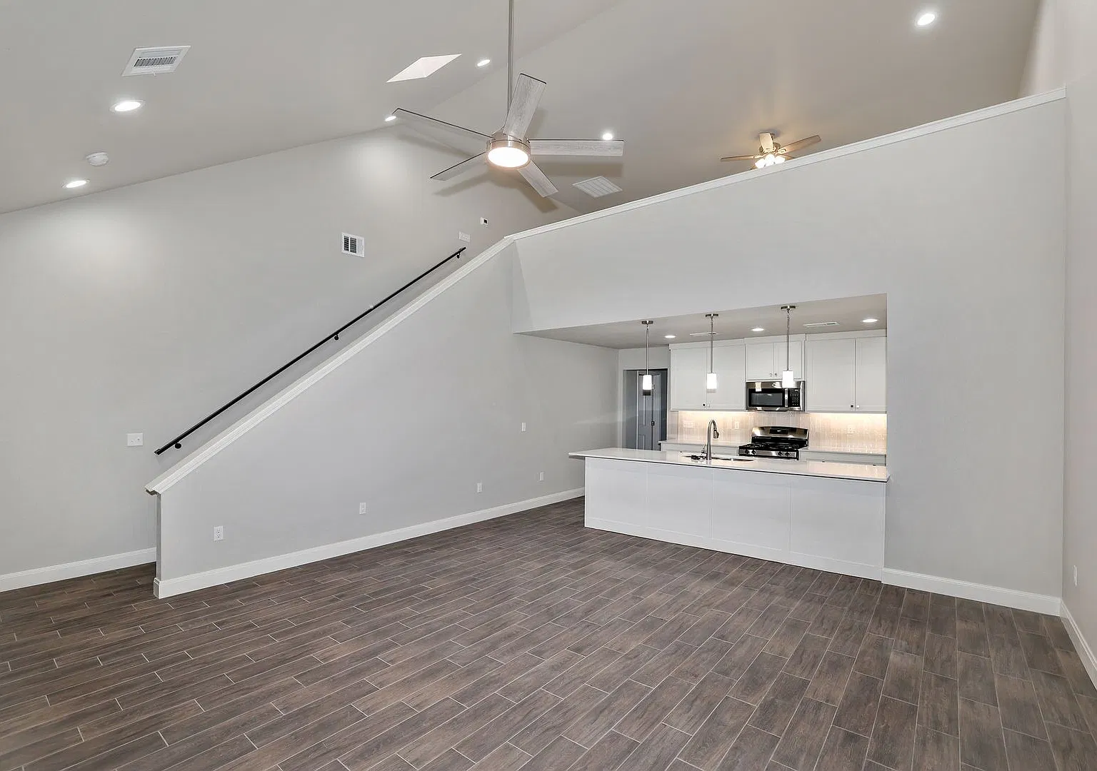 7616 Woodford — Photo 3
