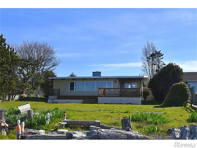 595 Marine Dr photo 1
