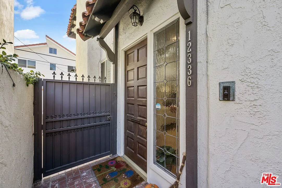 2 bed, 2.5 bath, 2019 sqft, $6,500 — Photo 2