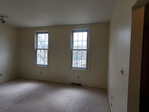5th image of 503 Spruce St