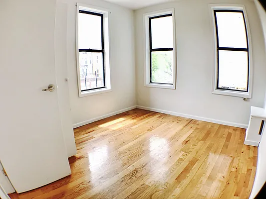 Rented by Lang Realty LLC | media 3