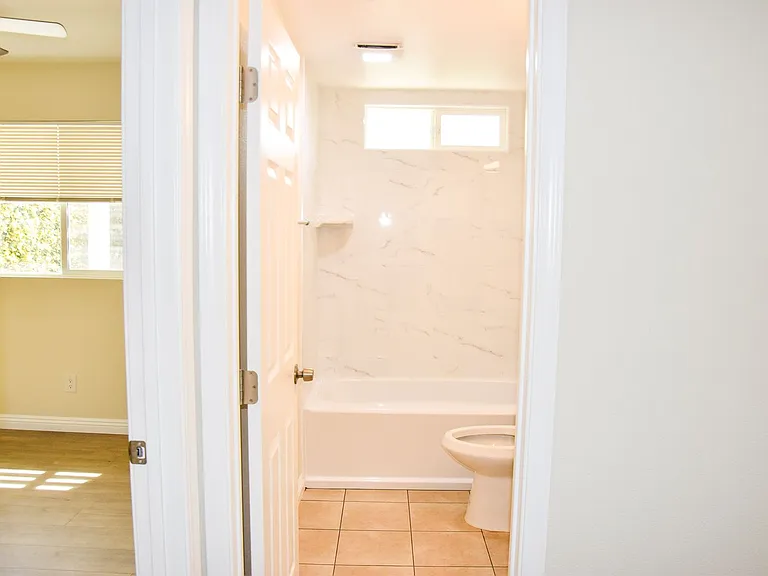 2318 E Coolidge Ave — Photo 19
