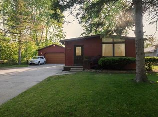 3323 Birchfield Dr, Midland, MI 48642