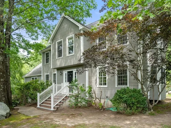 2 Trailside Rd, Medfield, MA 02052