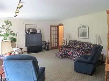 4th image of 1011 Mission Dr