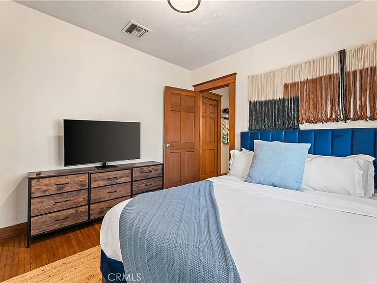 736 N Redonde Ave — Photo 14
