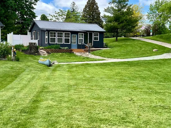 10 Ems D21d1 Ln, Syracuse, IN 46567