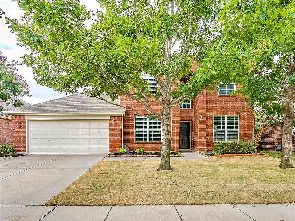 1st image of 4932 Carrotwood Dr