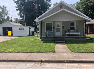 303 E Delaware Ave, Casey, IL 62420