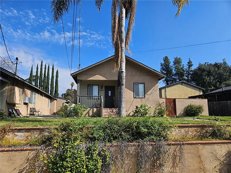 964 Cypress Ave — Photo 3