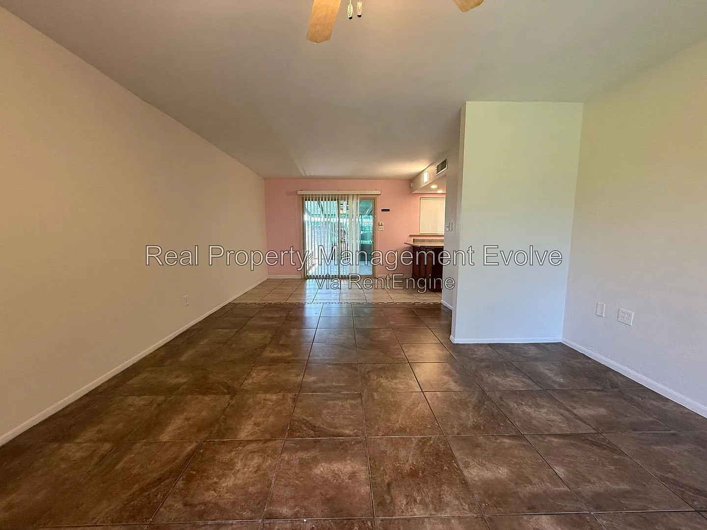 3 bed, 2.0 bath, 1196 sqft, $1,549 — Photo 3