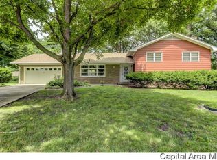 8 Walberta Dr, Rochester, IL 62563