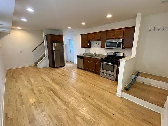 3rd image of 2548 N Fratney St