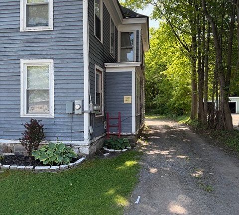 5th image of 29 Columbia St