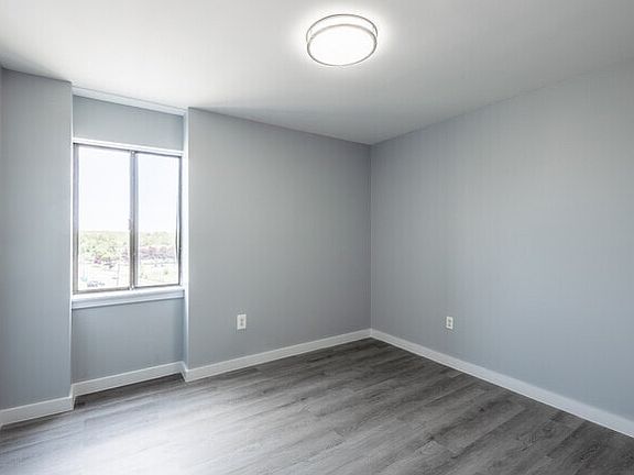 3rd image of 101 Kennedy Dr #Dg
