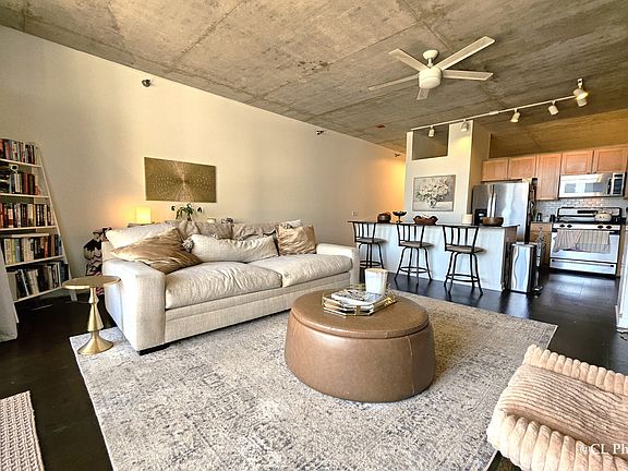 3rd image of 720 N Larrabee St APT 1104
